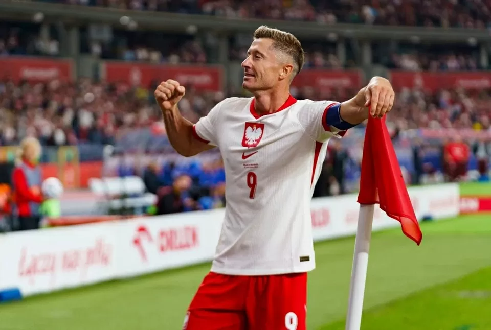 Tiền đạo Lewandowski tiến sát cột mốc 900 bàn thắng và kiến tạo