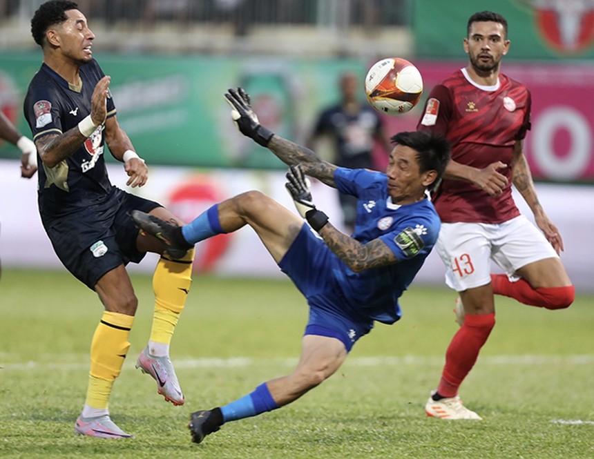 Hàng công cùn mòn, HAGL chia điểm đáng tiếc trước TPHCM, bỏ lỡ cơ hội chen chân vào top 8